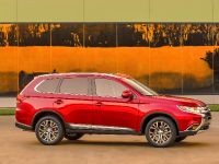 Mitsubishi Outlander (2016) - picture 14 of 24