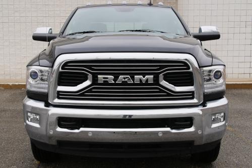 Ram 3500 Limited (2016) - picture 1 of 19