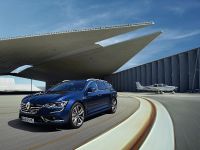 Renault Talisman Estate (2016) - picture 1 of 11