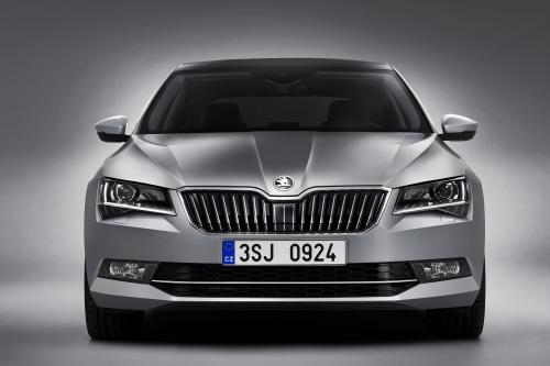 Skoda Superb (2016) - picture 1 of 28