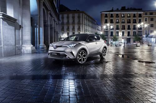 Toyota C-HR SUV (2016) - picture 1 of 4