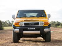 Toyota FJ Cruiser (2016) - picture 1 of 10