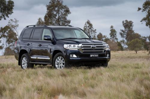 Toyota Land Cruiser Facelift (2016) - picture 1 of 6