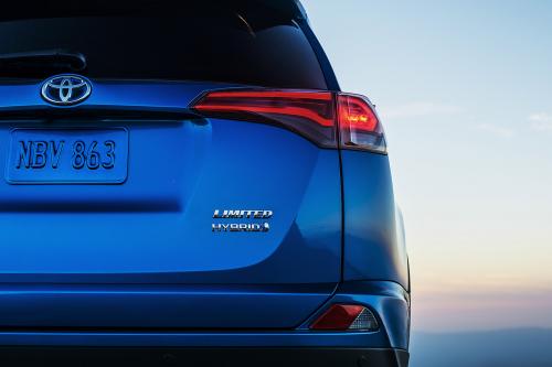 Toyota RAV4 Hybrid Teaser (2016) - picture 1 of 2