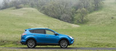 Toyota RAV4 Hybrid (2016) - picture 15 of 53