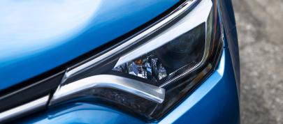 Toyota RAV4 Hybrid (2016) - picture 28 of 53