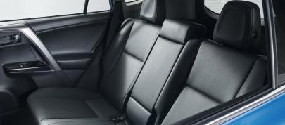 Toyota RAV4 Hybrid (2016) - picture 39 of 53