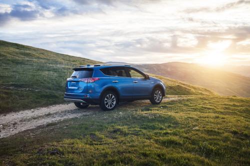 Toyota RAV4 Hybrid (2016) - picture 24 of 53