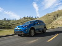 Toyota RAV4 Hybrid (2016) - picture 5 of 53