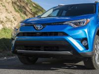 Toyota RAV4 Hybrid (2016) - picture 13 of 53