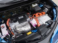Toyota RAV4 Hybrid (2016) - picture 38 of 53