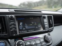 Toyota RAV4 Hybrid (2016) - picture 42 of 53