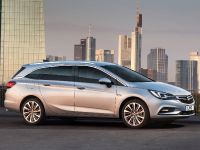 Vauxhall Astra Sports Tourer (2016) - picture 2 of 6