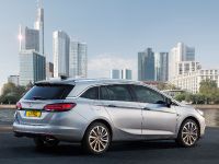 Vauxhall Astra Sports Tourer (2016) - picture 4 of 6