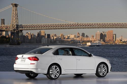 Volkswagen Passat (2016) - picture 17 of 31