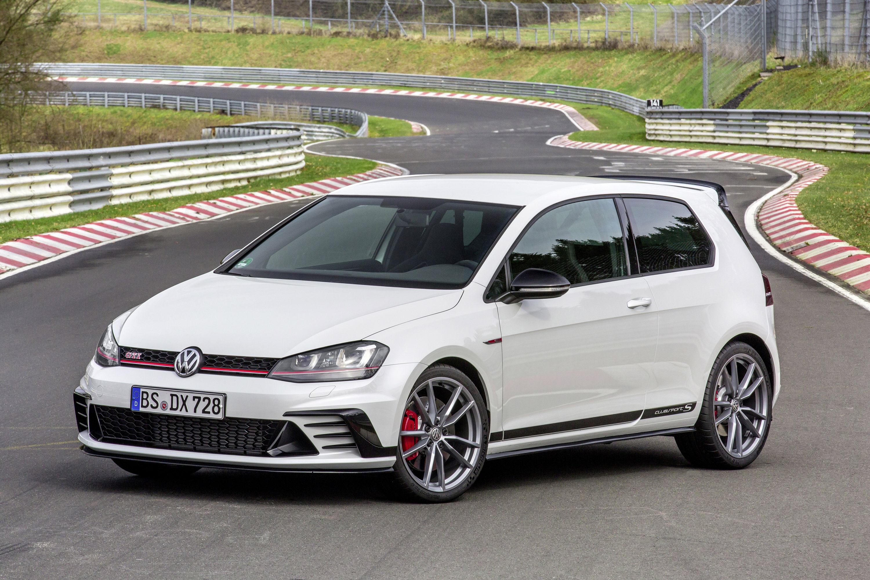 Volswagen Golf GTI Clubsport S with a world record