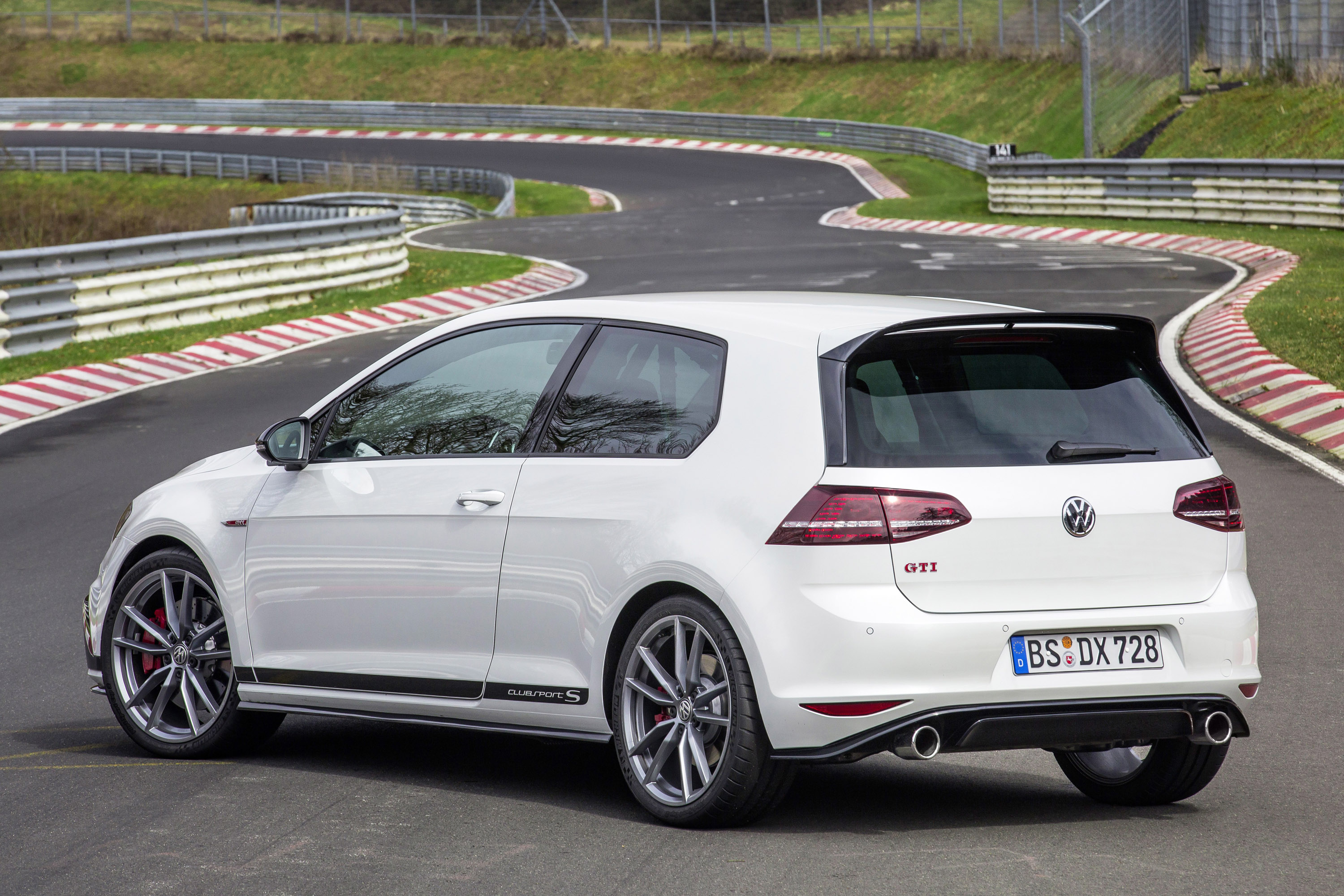 Volswagen Golf GTI Clubsport S with a world record