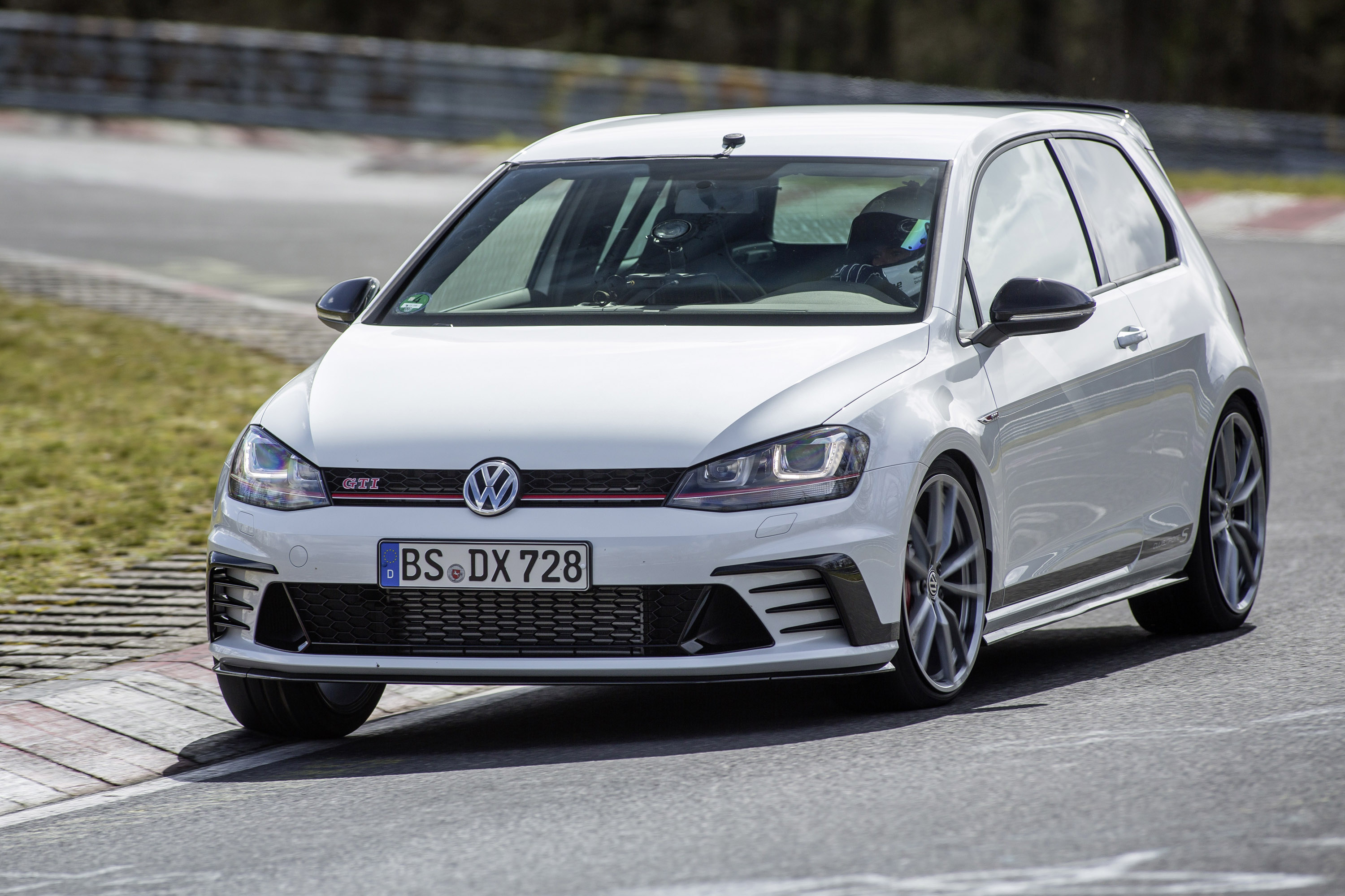 Volswagen Golf GTI Clubsport S with a world record