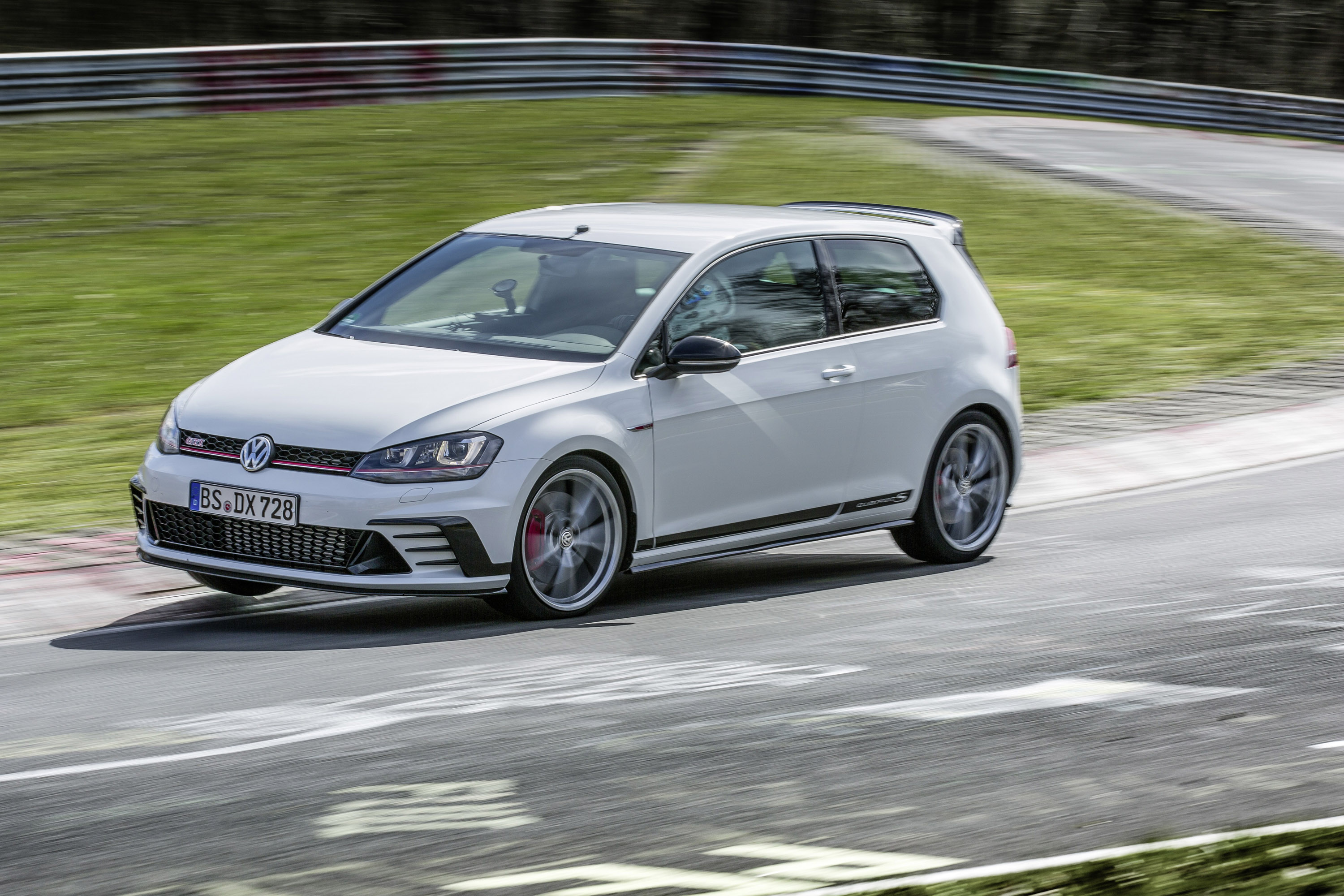 Volswagen Golf GTI Clubsport S with a world record