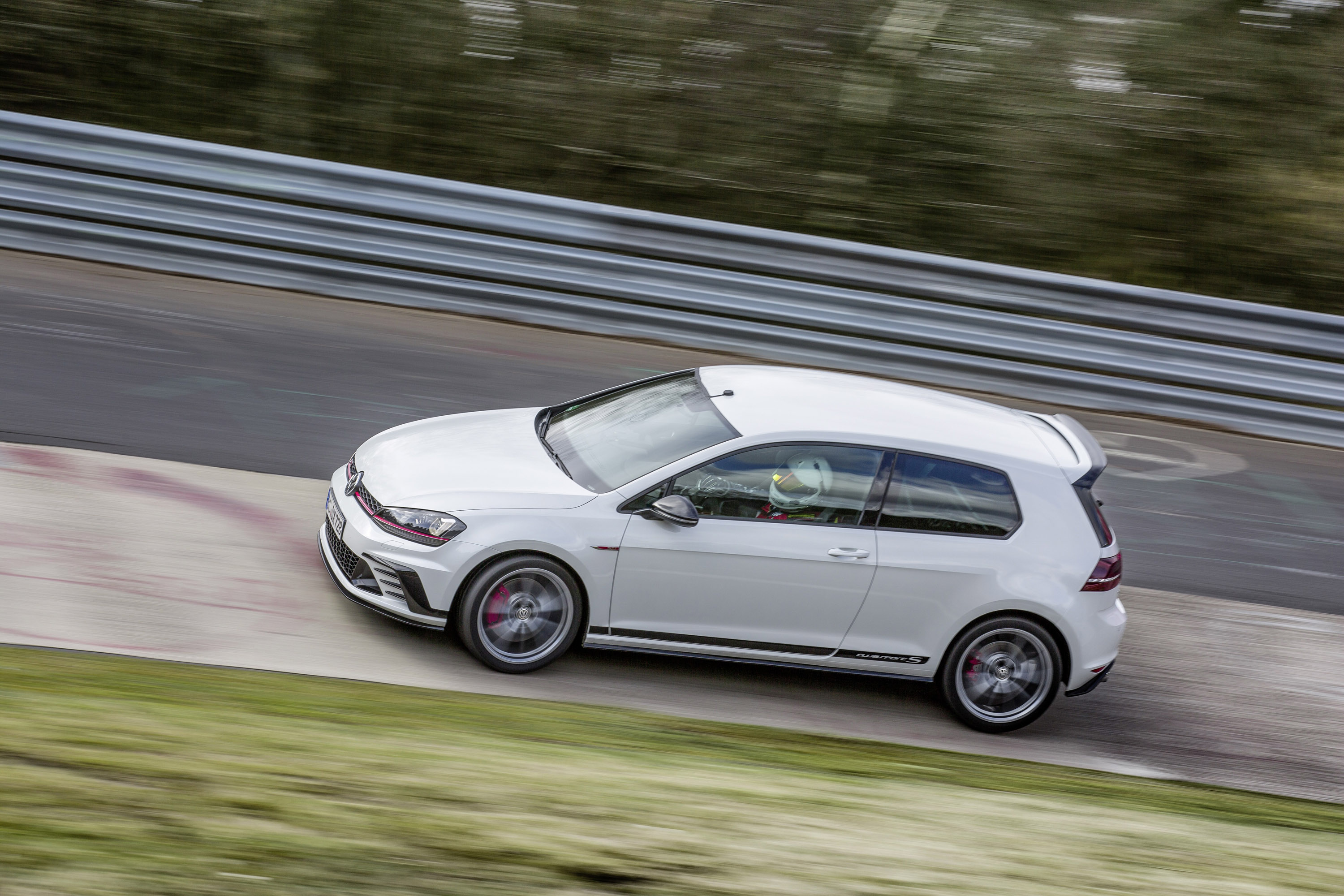 Volswagen Golf GTI Clubsport S with a world record