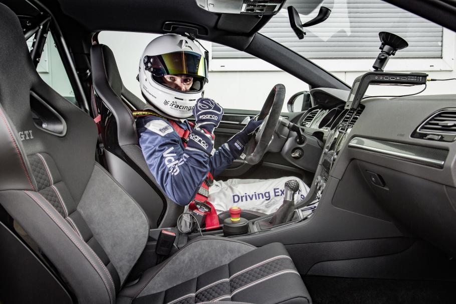 Volswagen Golf GTI Clubsport S with a world record