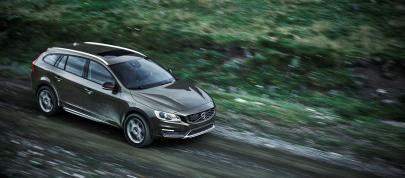 Volvo V60 Cross Country (2016) - picture 7 of 8