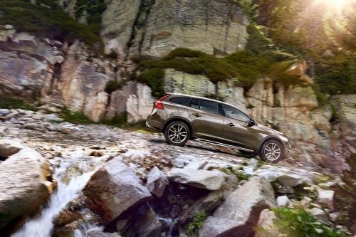 Volvo V60 Cross Country (2016) - picture 8 of 8