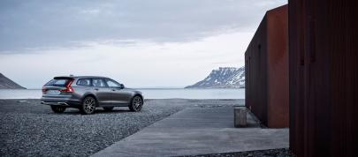 Volvo V90 Cross Country (2016) - picture 4 of 7