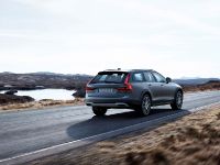 Volvo V90 Cross Country (2016) - picture 3 of 7
