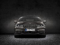 BMW M760Li xDrive (2017) - picture 1 of 23