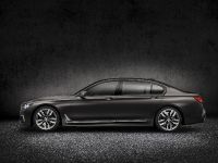 BMW M760Li xDrive (2017) - picture 5 of 23