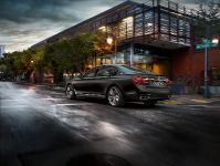 BMW M760Li xDrive (2017) - picture 8 of 23