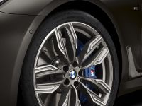 BMW M760Li xDrive (2017) - picture 18 of 23