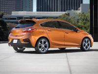 Chevrolet Cruze Hatchback (2017) - picture 2 of 4