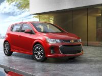 Chevrolet Sonic (2017) - picture 1 of 8