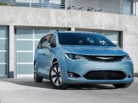 Chrysler Pacifica (2017) - picture 22 of 58