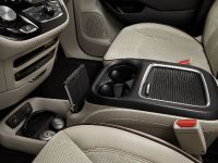 Chrysler Pacifica (2017) - picture 43 of 58