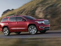 GMC Acadia Denali (2017) - picture 3 of 7