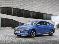 Hyundai IONIQ Electric (2017) - picture 2 of 3