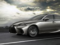 Lexus IS (2017) - picture 5 of 8