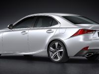 Lexus IS (2017) - picture 6 of 8