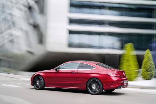 Mercedes-Benz C-Class Coupe (2017) - picture 16 of 32