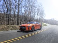 Nissan GT-R Premium (2017) - picture 2 of 4