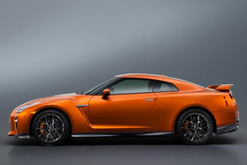 Nissan GT-R (2017) - picture 9 of 48