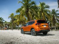 Nissan Rogue (2017) - picture 8 of 10