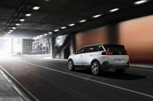 PEUGEOT 5008 (2017) - picture 9 of 10