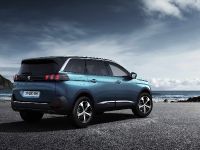 PEUGEOT 5008 (2017) - picture 2 of 10