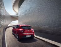 Renault Clio (2017) - picture 8 of 15