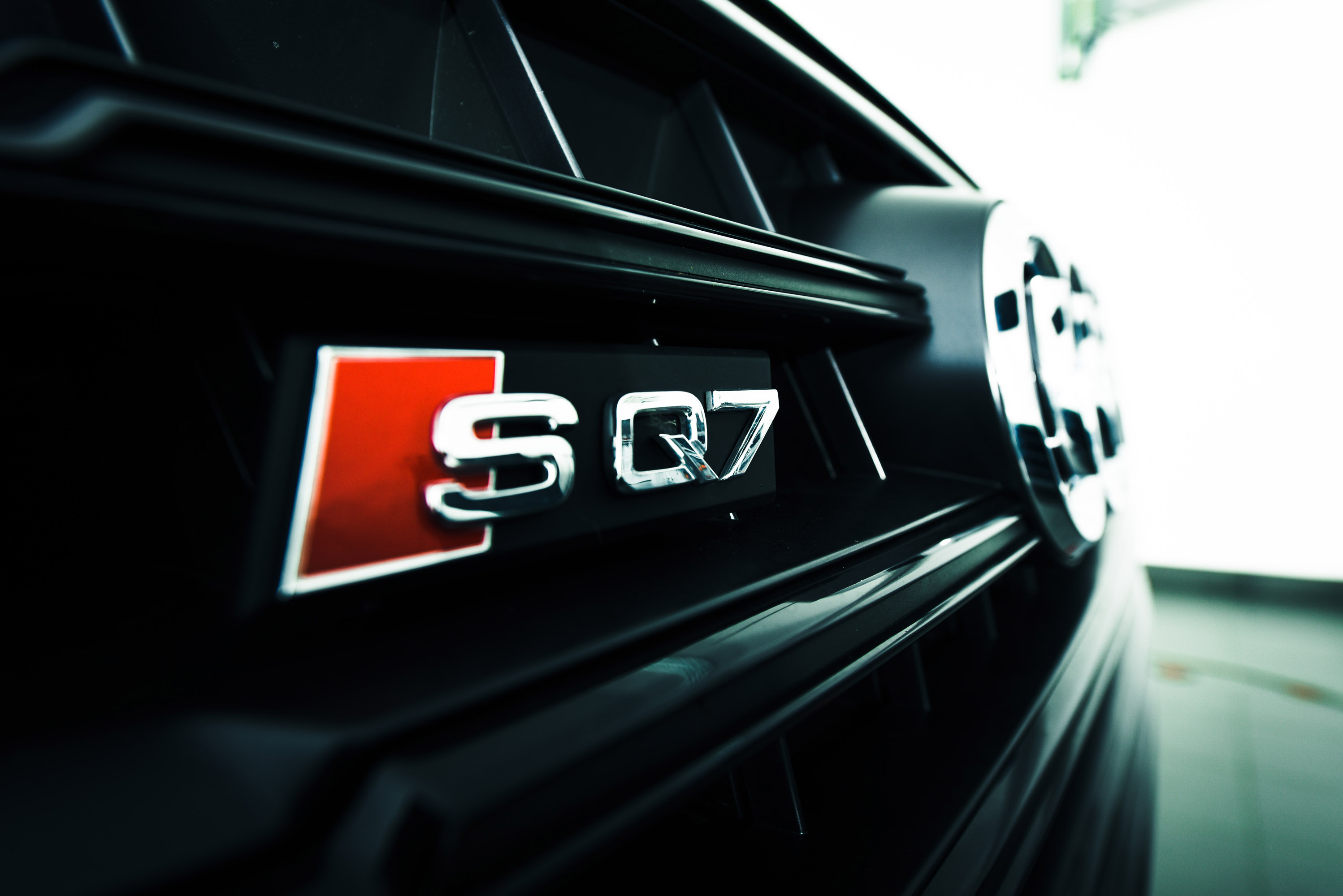 SPEED BUSTER Audi SQ7 SUV