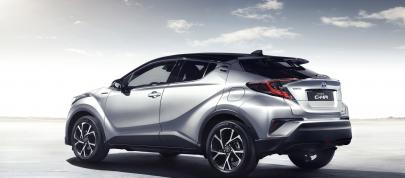 Toyota C-HR (2017) - picture 4 of 14
